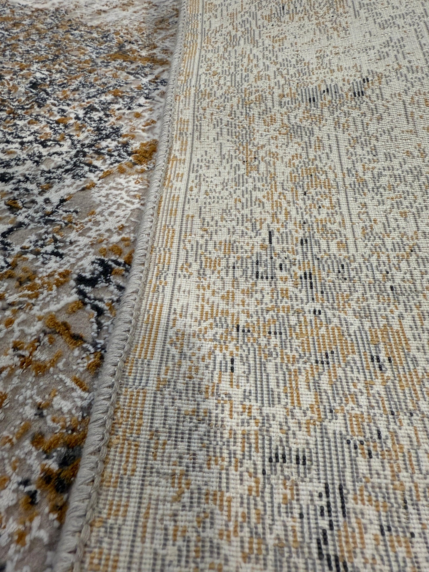 Modern Style Living Room Rug - 700 Reeds