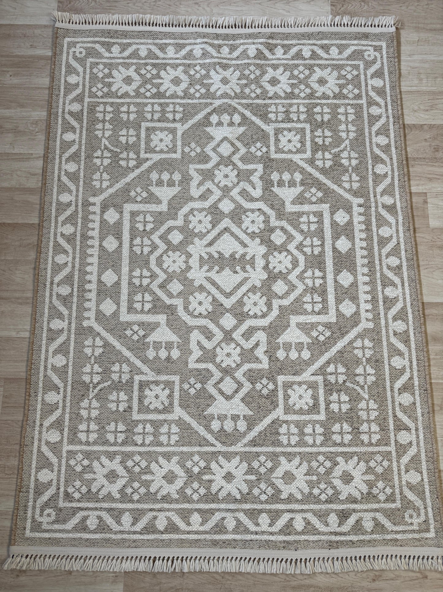 Vintage Medallion Kitchen Rug 120x170cm | Non-Slip, Machine Washable, Beige & White