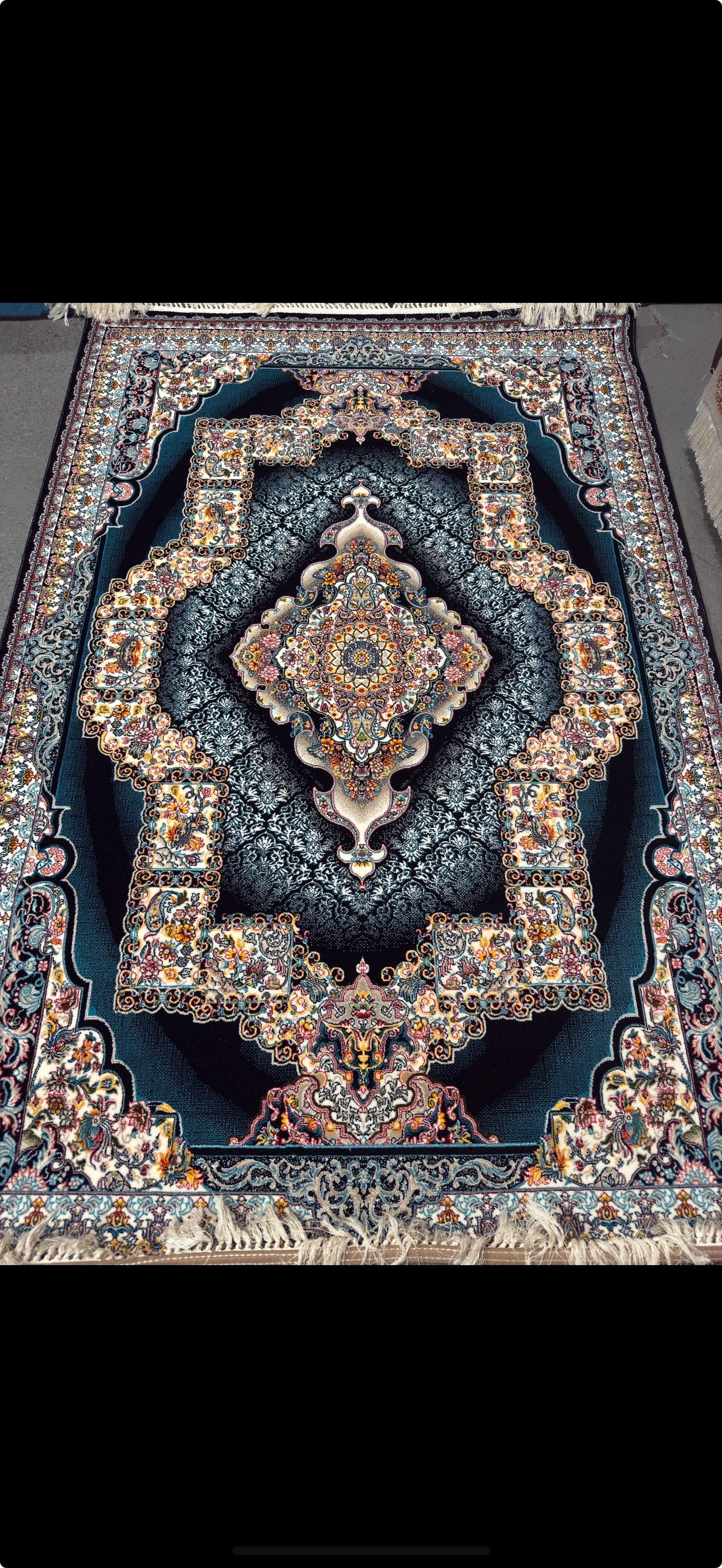 Sheshme Living Room Area - 700 Reeds Rug