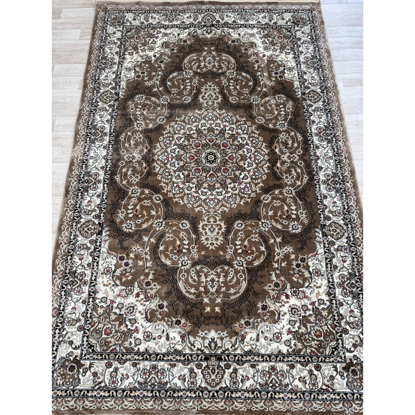 Mistral Medallion Collection - Traditional Style Living Room Rugs | Available in 6 Colours & Multiple Sizes