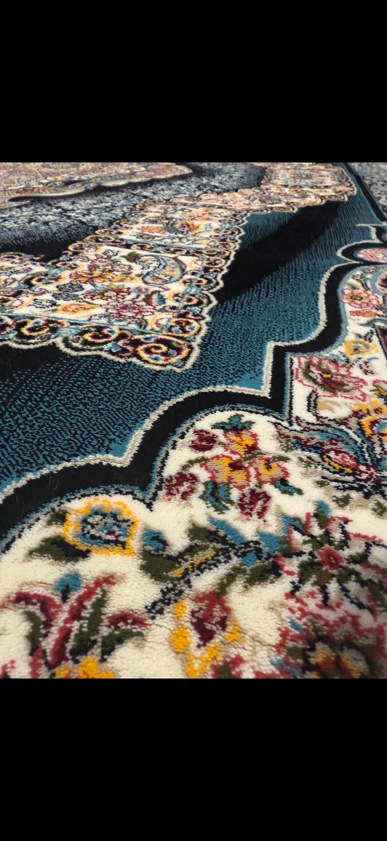 Sheshme Living Room Area - 700 Reeds Rug