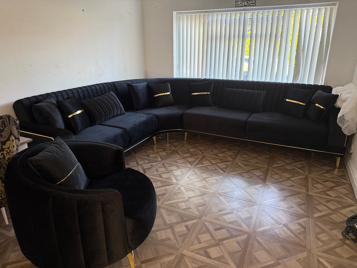 Intra Black Corner 315cm x 315Cm