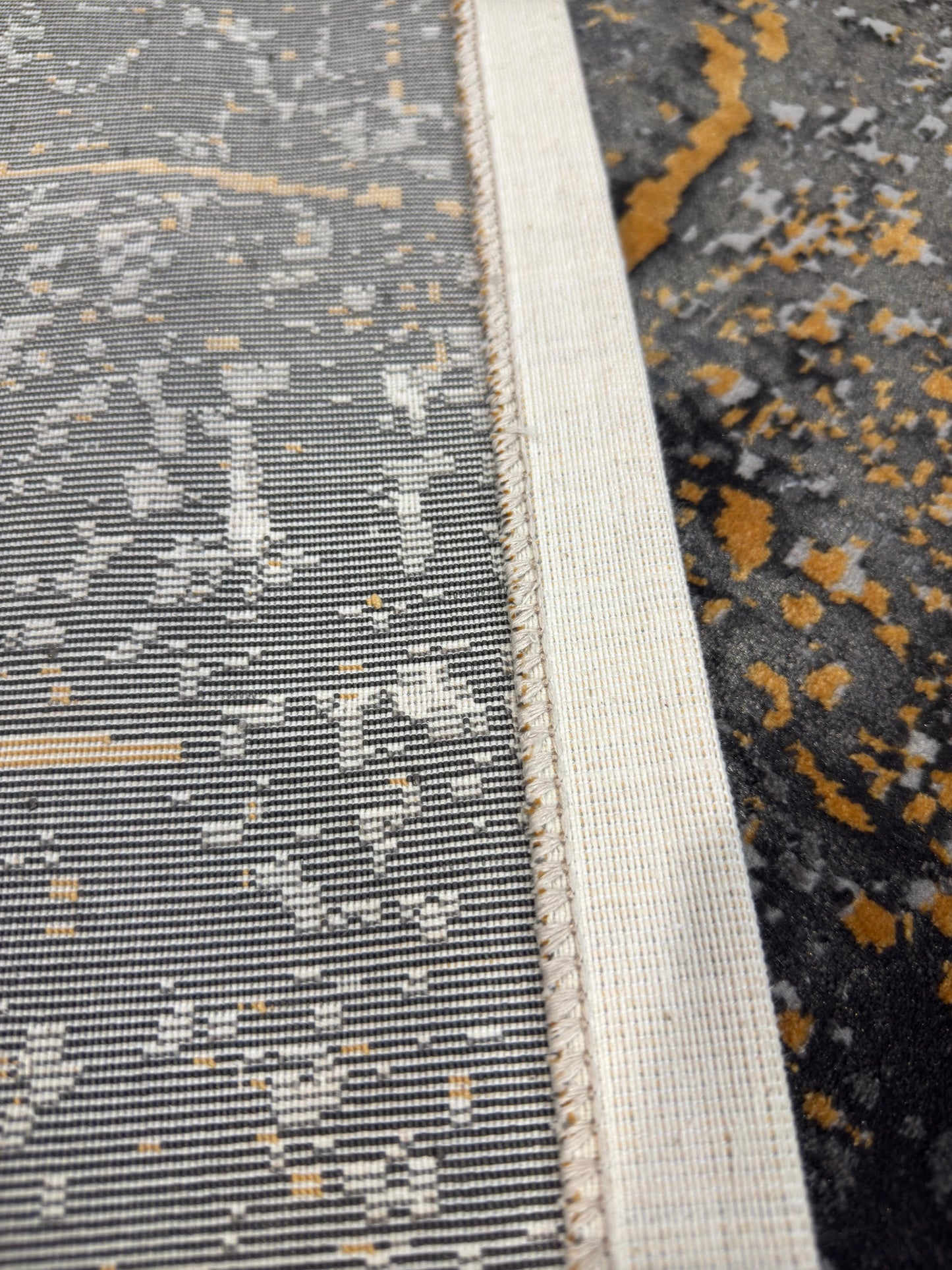 Modern Style Living Room Rug - 700 Reeds