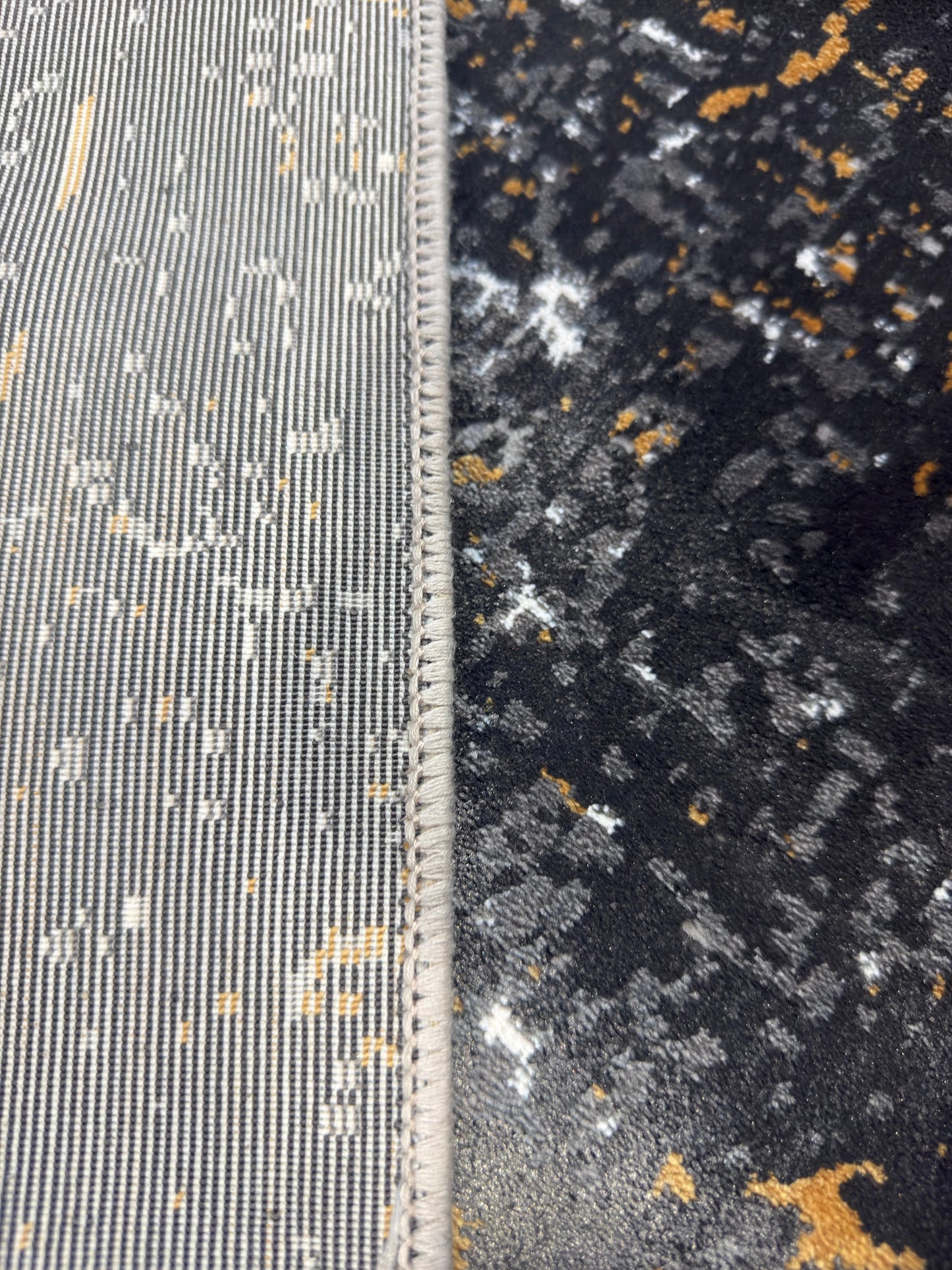 Modern Style Living Room Rug - 700 Reeds