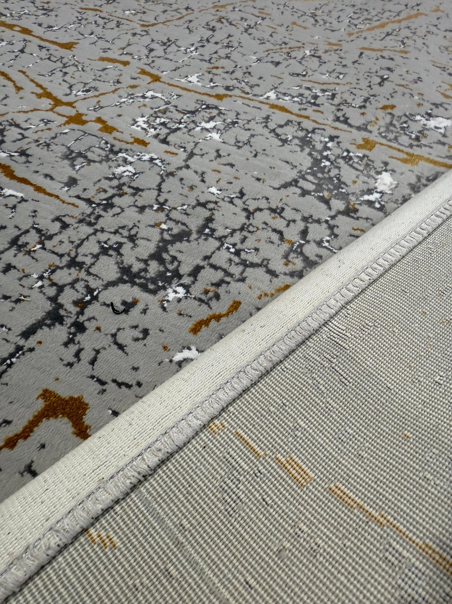 Modern Style Living Room Rug - 700 Reeds