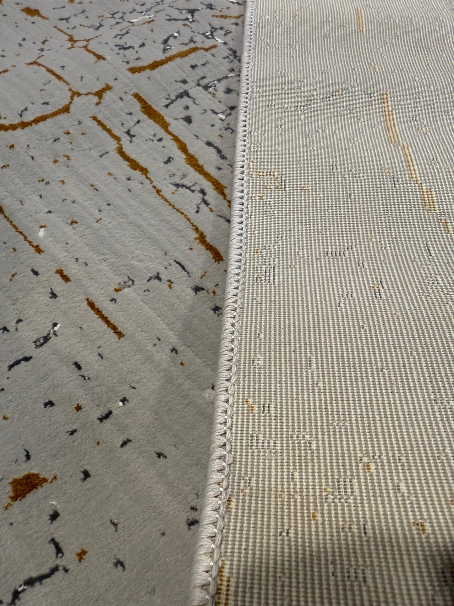 Modern Style Living Room Rug - 700 Reeds