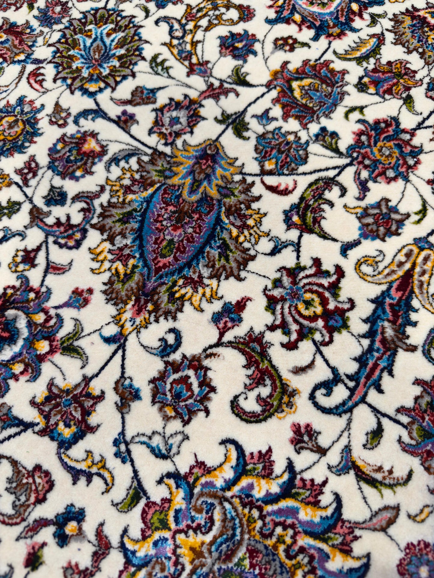 Fine Wool & Silk Persian Rug