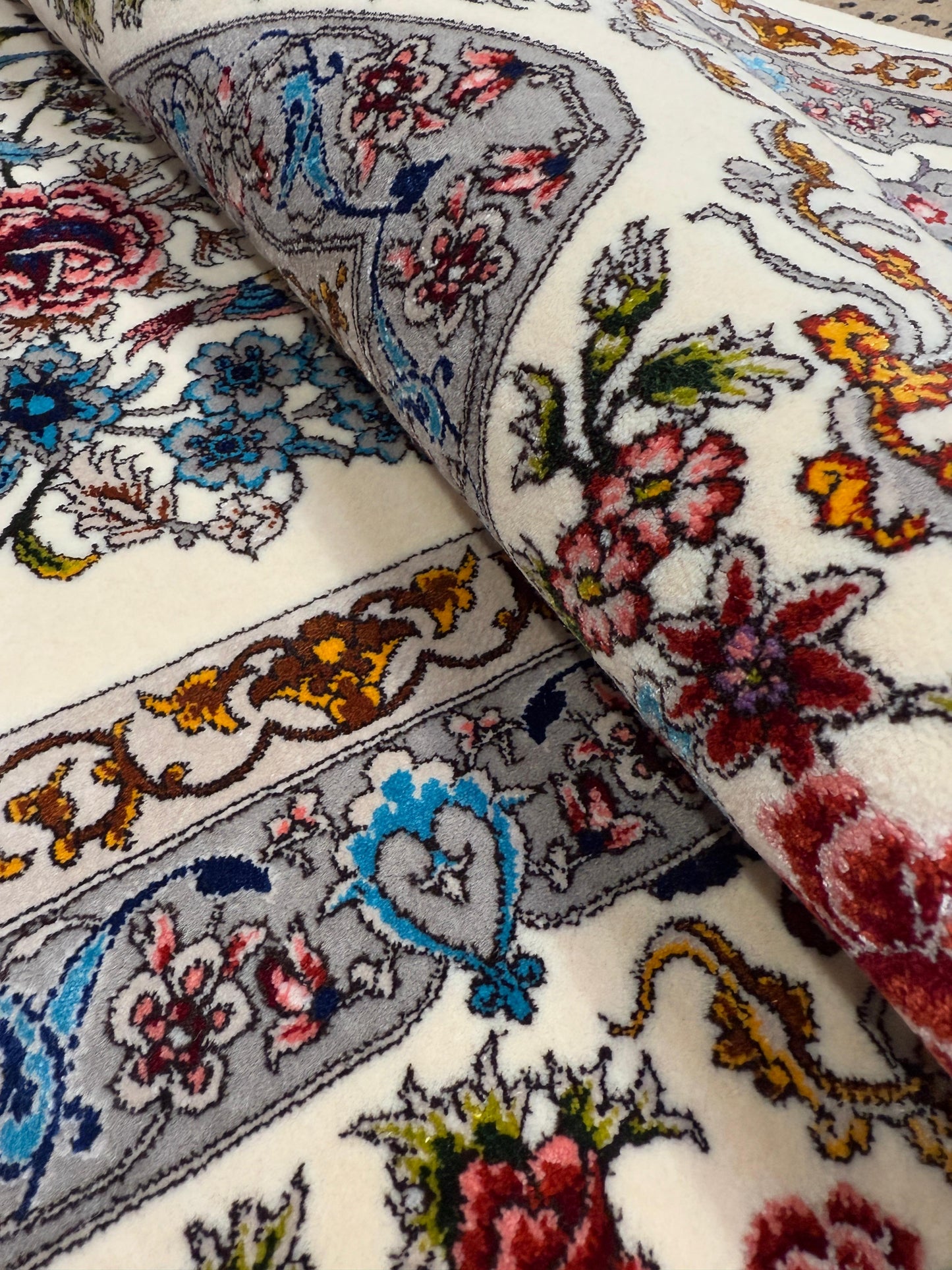 Fine Wool & Silk Persian Rug