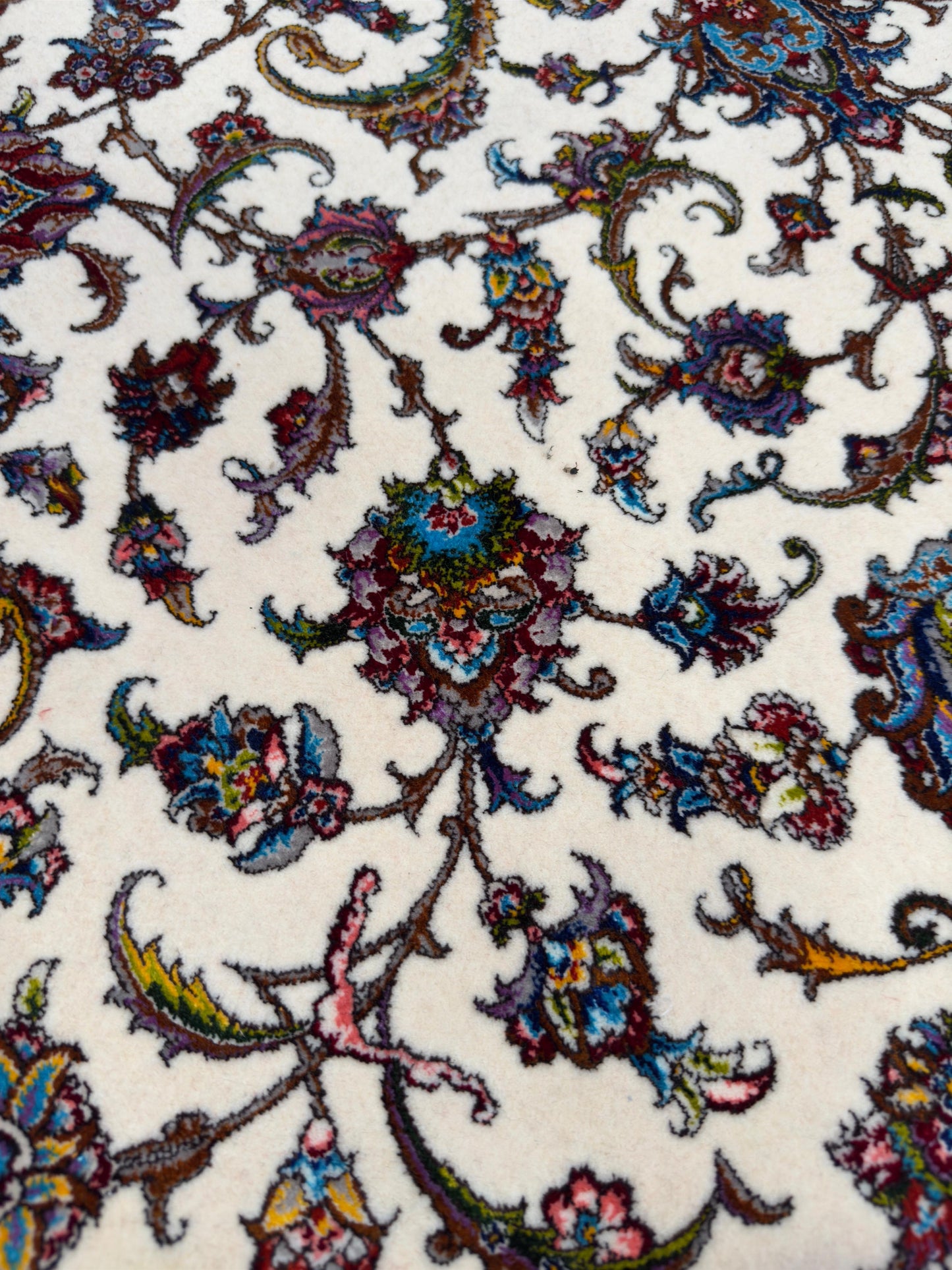 Fine Wool & Silk Persian Rug