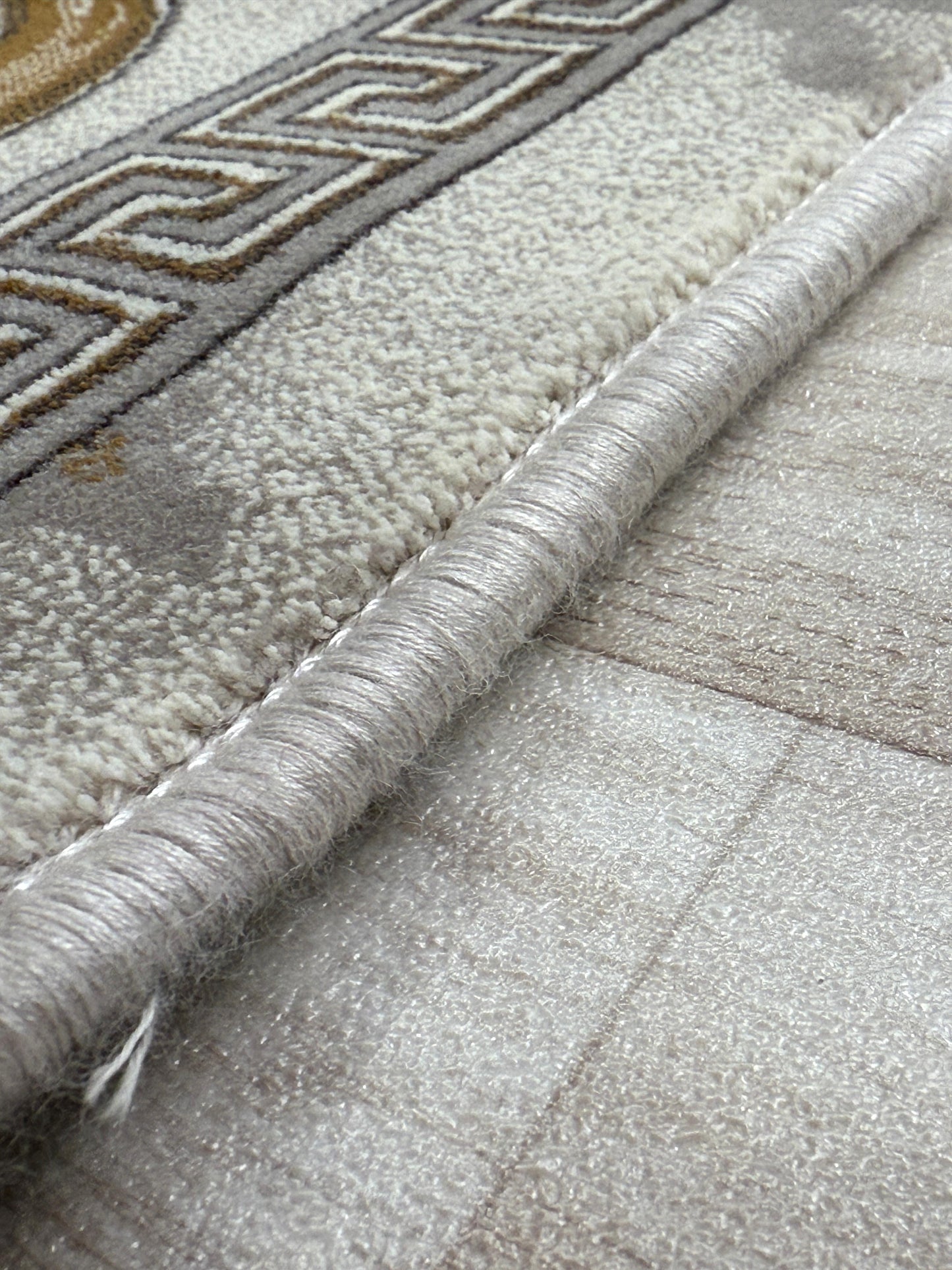 Luxurious 1200 Reeds Machine-Made Persian Rug | Free Delivery & Available in Silver and Smokey