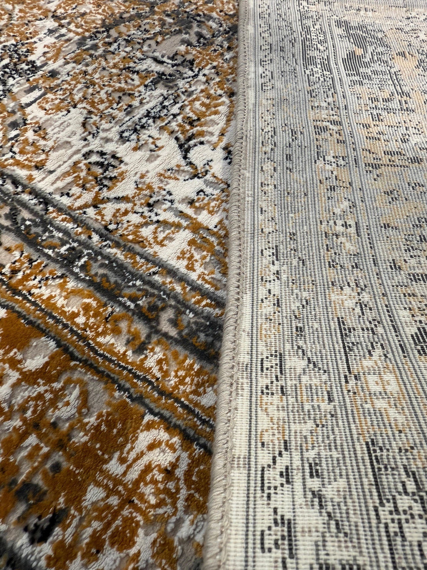 Modern Style Living Room Rug - 700 Reeds