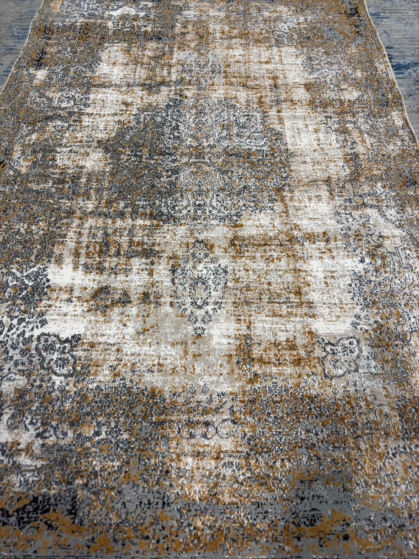 Modern Style Living Room Rug - 700 Reeds