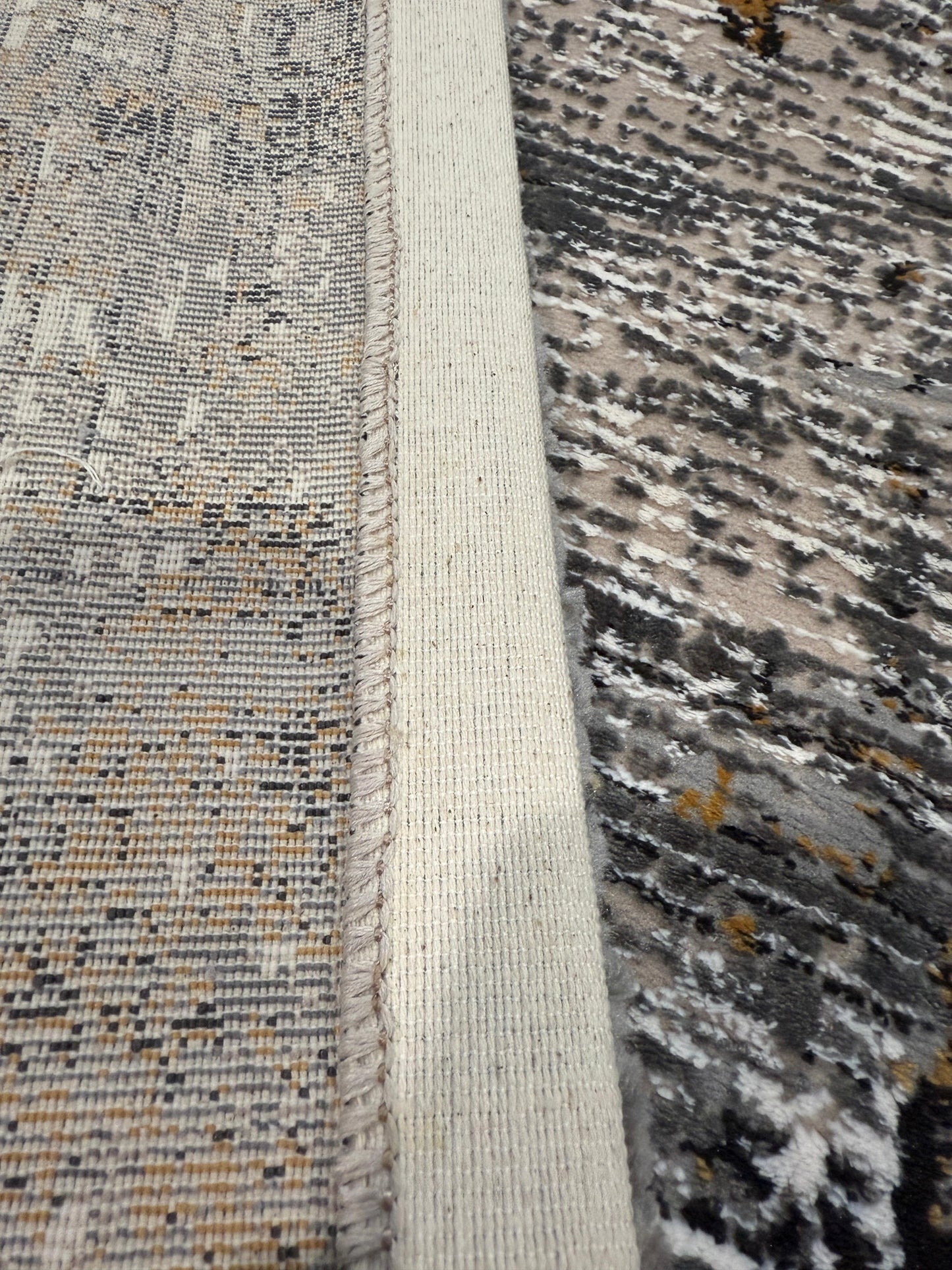 Modern Style Living Room Rug - 700 Reeds