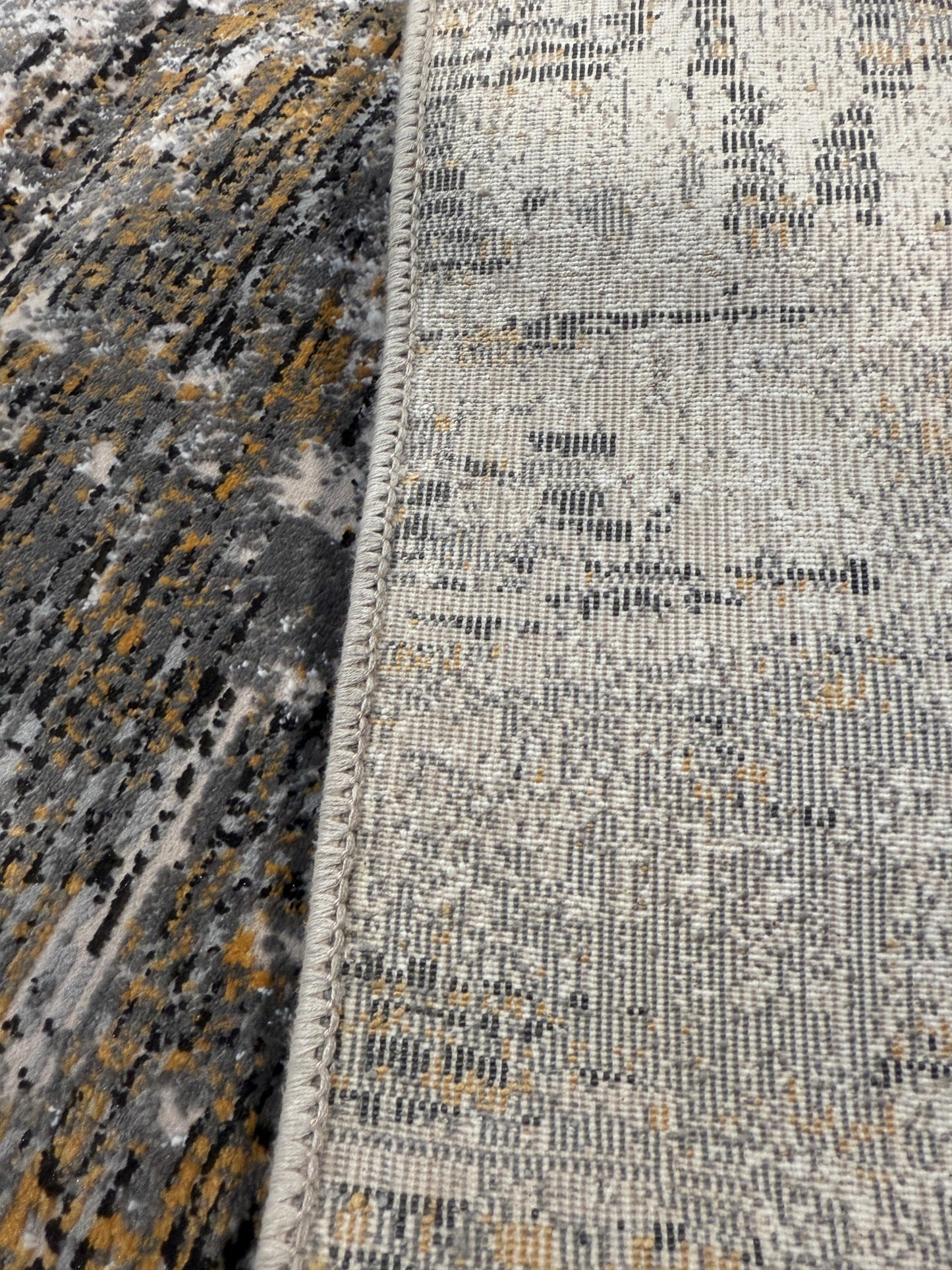 Modern Style Living Room Rug - 700 Reeds