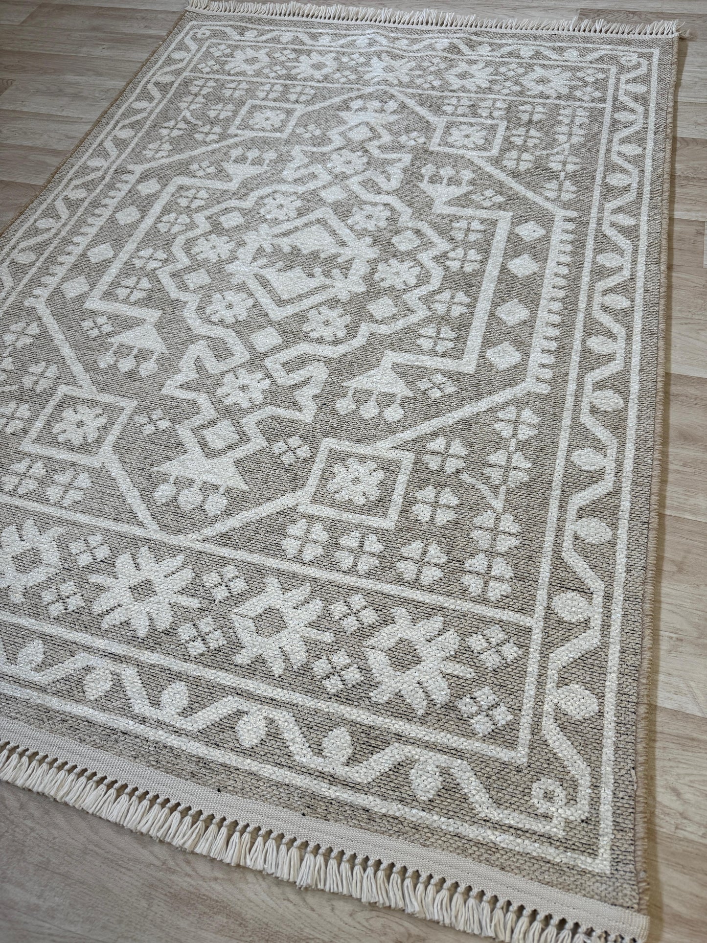 Vintage Medallion Kitchen Rug 120x170cm | Non-Slip, Machine Washable, Beige & White