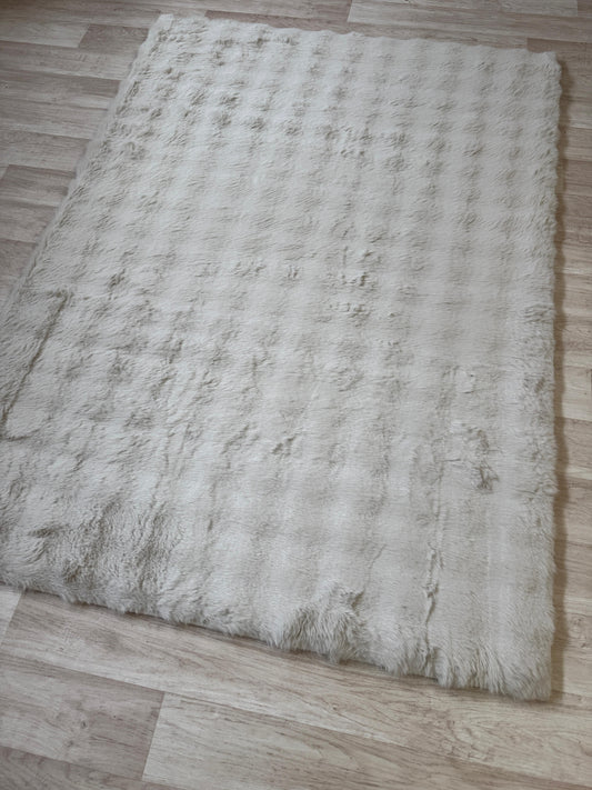 Bambi Hills Cream Fur Design Rug | Waffle Effect | Free Delivery & Fast Dispatch