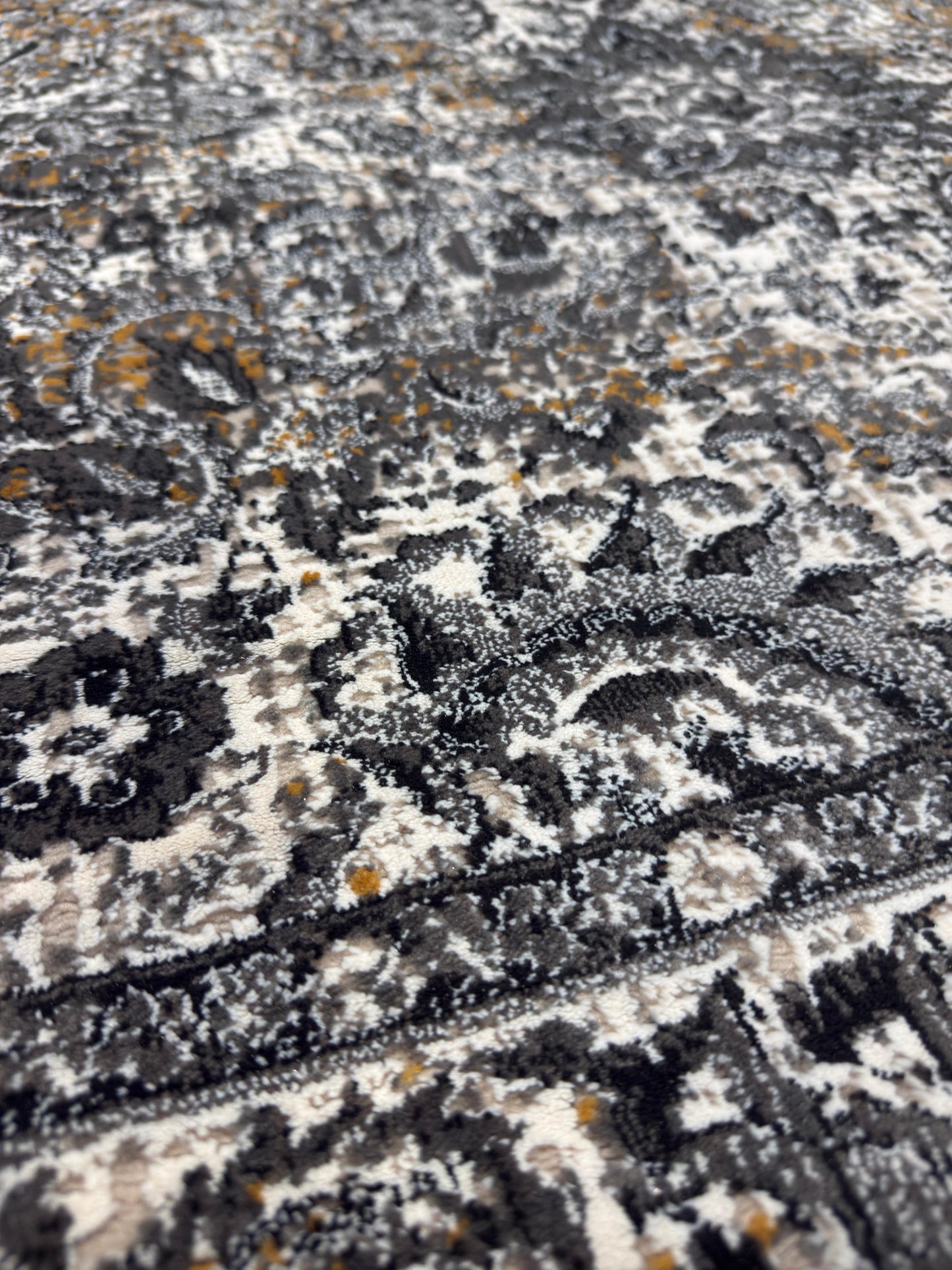 Modern Style Living Room Rug - 700 Reeds