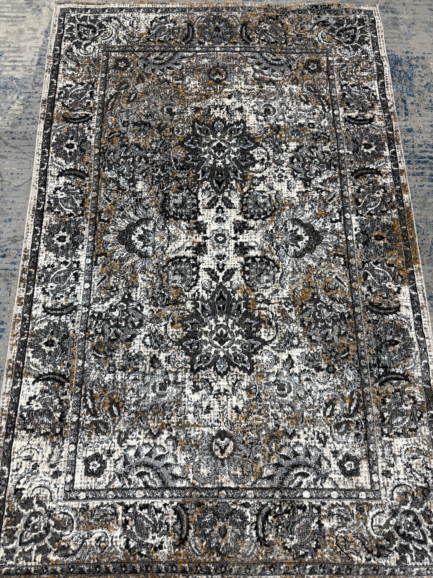 Modern Style Living Room Rug - 700 Reeds