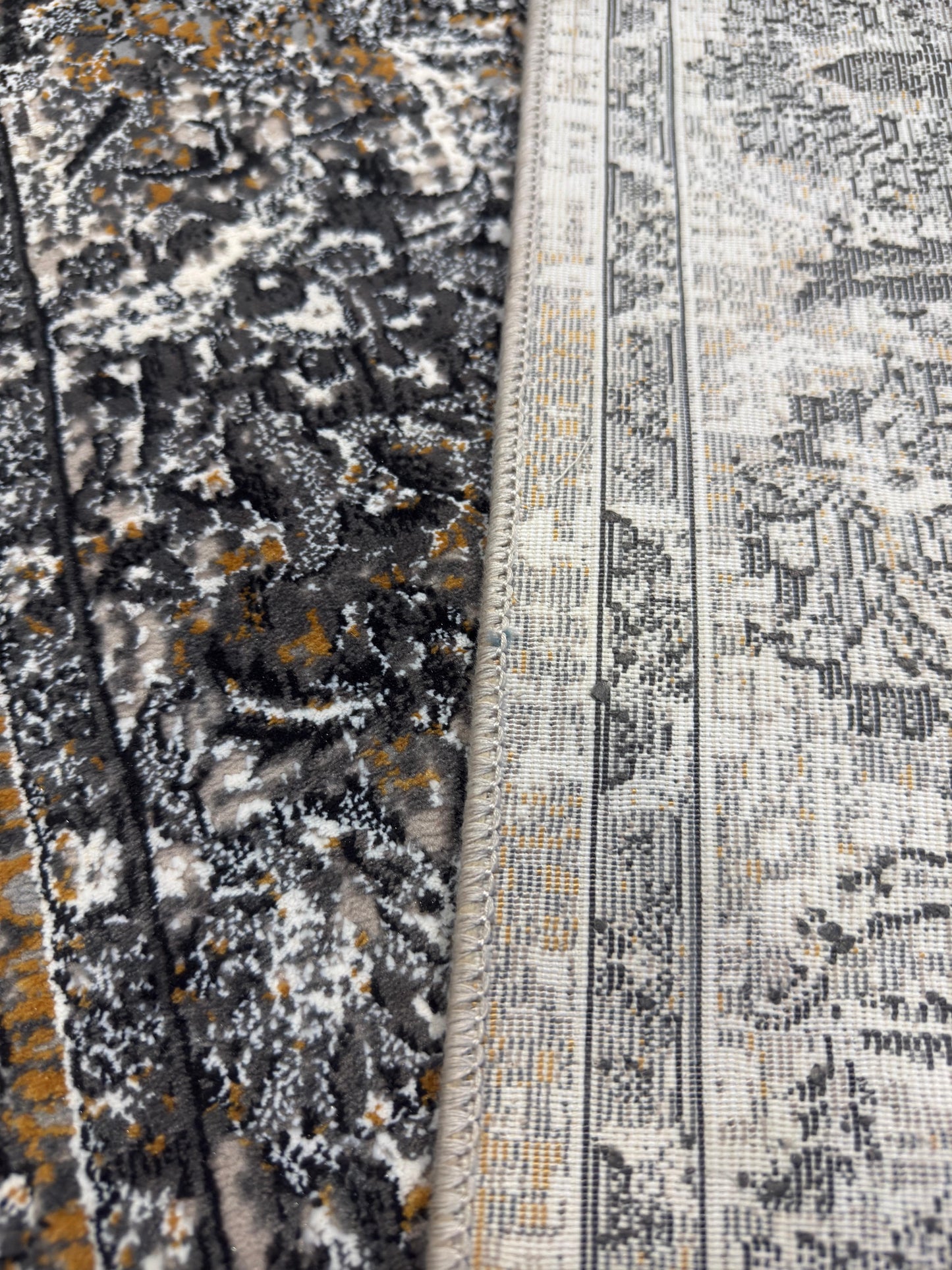 Modern Style Living Room Rug - 700 Reeds