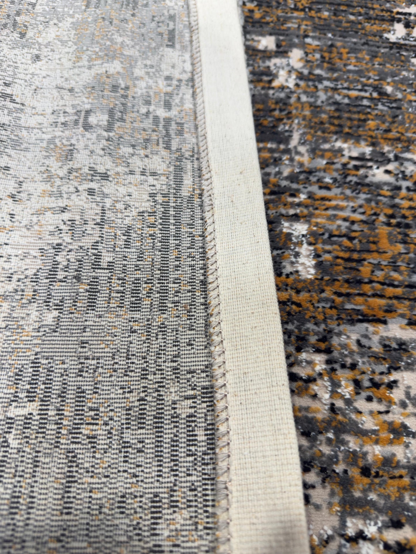 Modern Style Living Room Rug - 700 Reeds