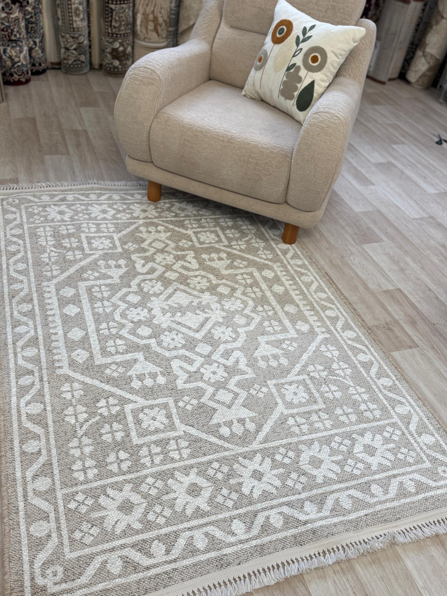 Vintage Medallion Kitchen Rug 120x170cm | Non-Slip, Machine Washable, Beige & White